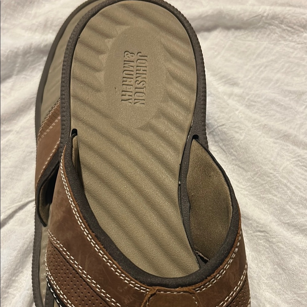 Johnston & Murphy Brown Leather Sandals with Contrast Stitching